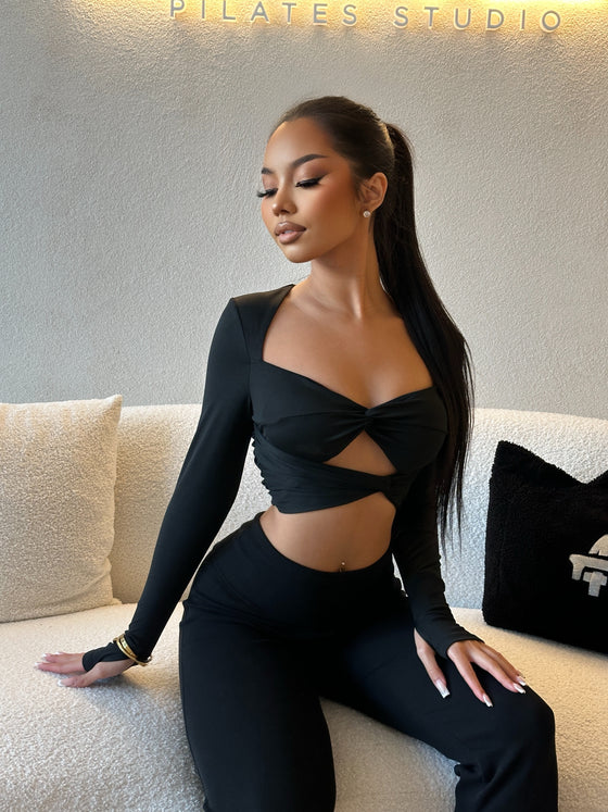 KNOTTED LONG SLEEVE CROP BLACK